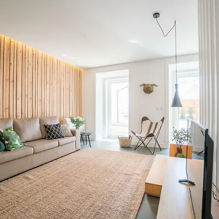 Wood & Garden Apartment *